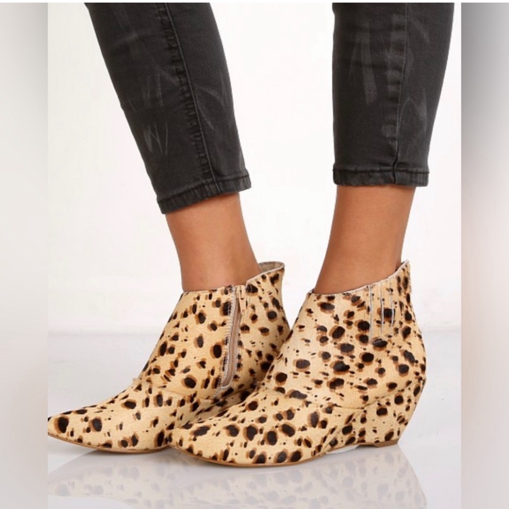 Matisse leopard ankle bootie size 9. Good condition
